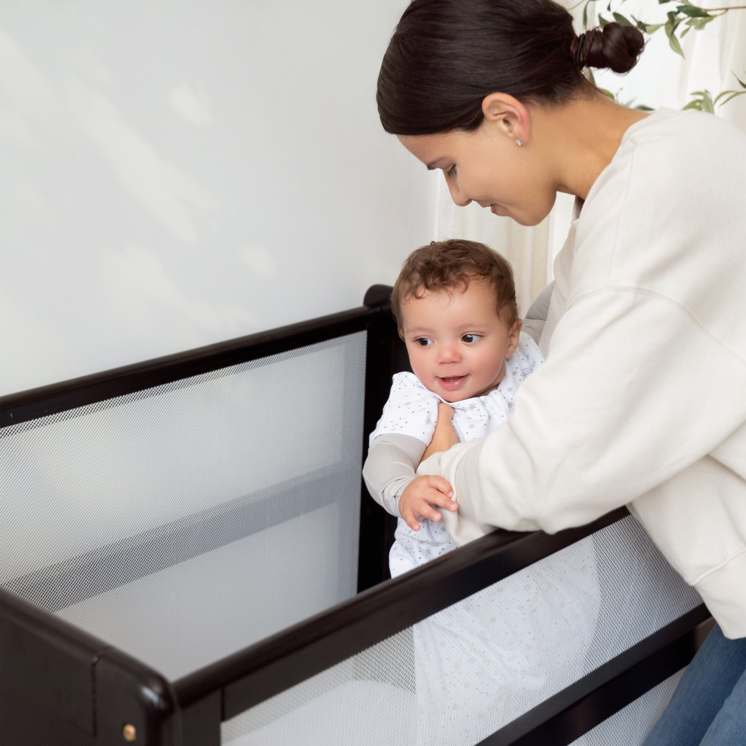 Mini Breathable Mesh Crib - Image 5