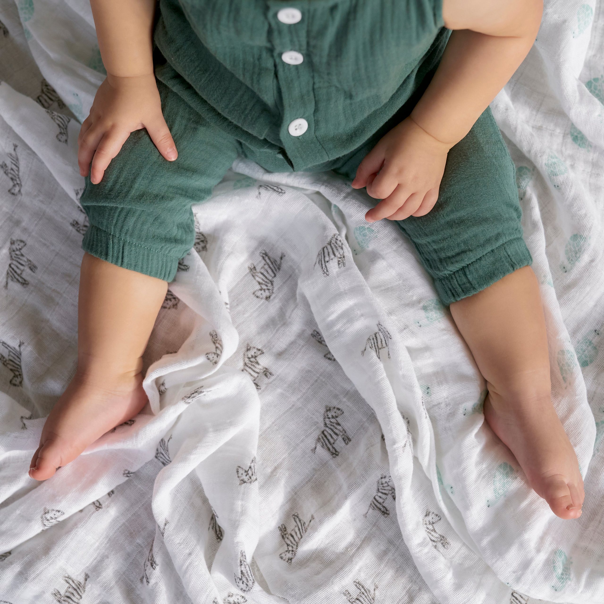 organic cotton muslin burpy bibs 2 pack - Image 2