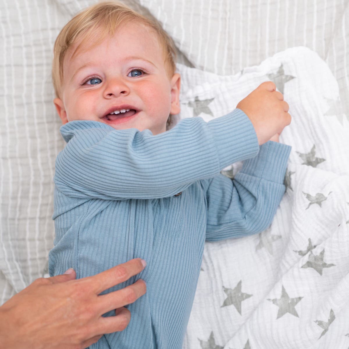 essentials cotton muslin swaddle blanket 2 pack - Image 3